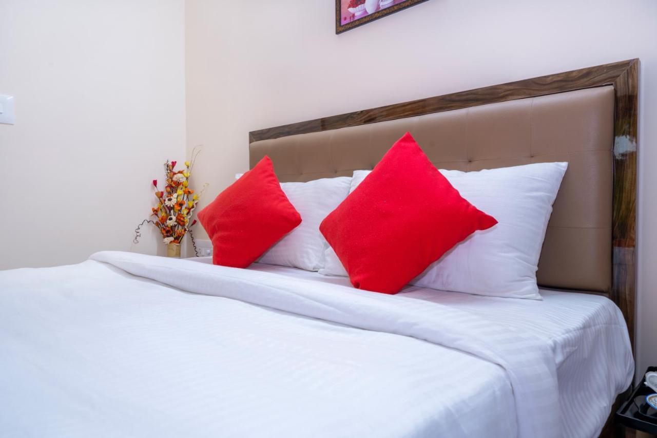 สปอร์ต ไอค่อน สวีท Hotel Yelahanka ภายนอก รูปภาพ